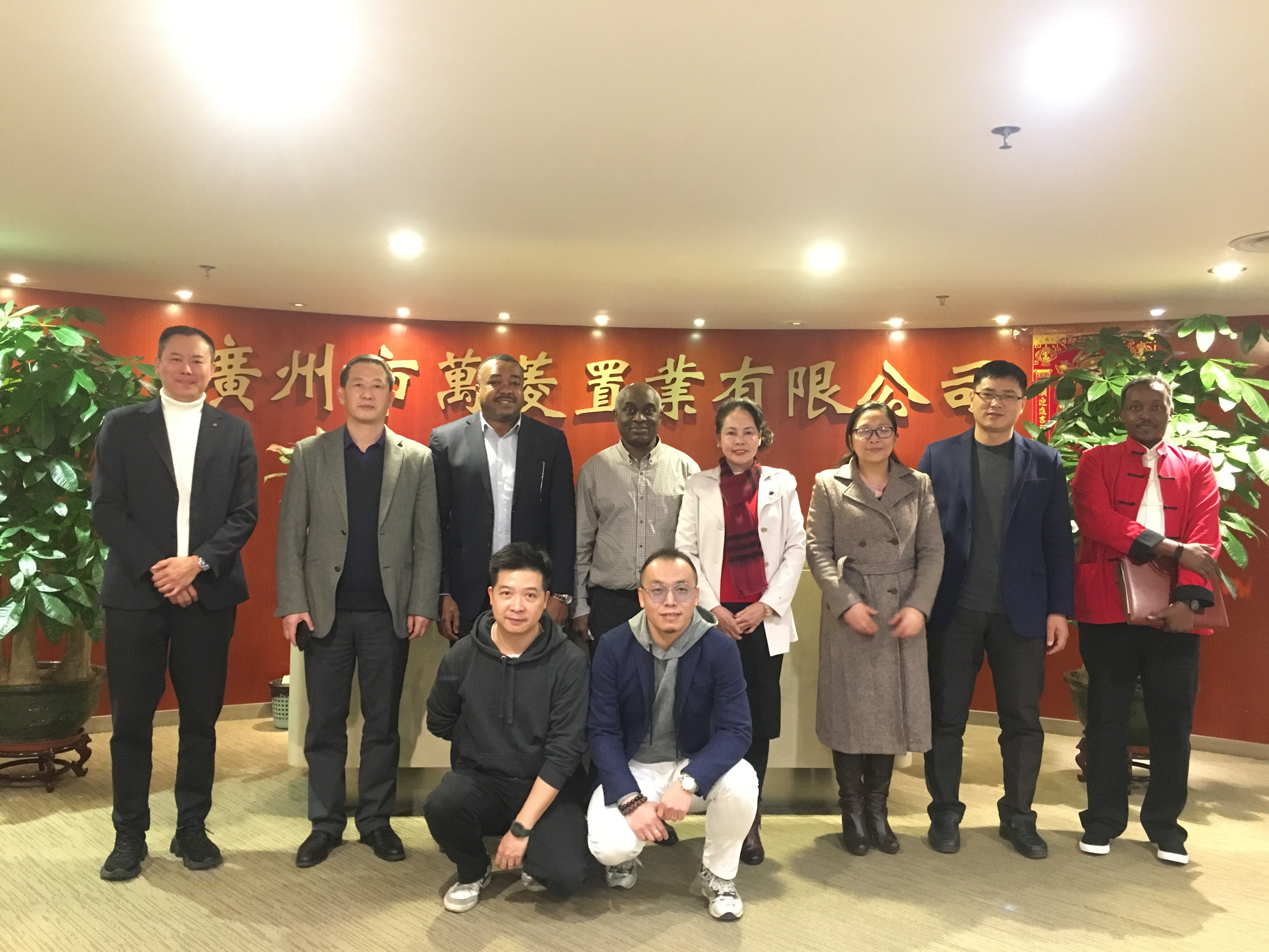 One belt, one road, business visit group visiting Wan Ling square